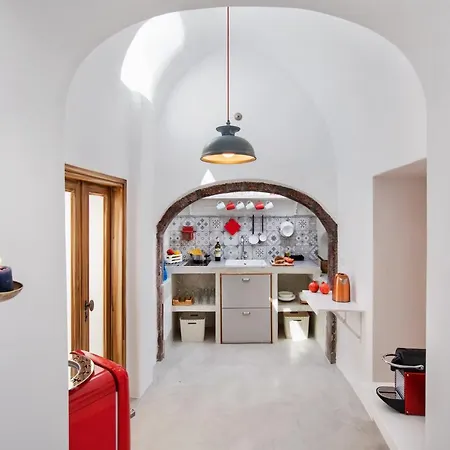 Villa Everblue Cave House By Thireon *