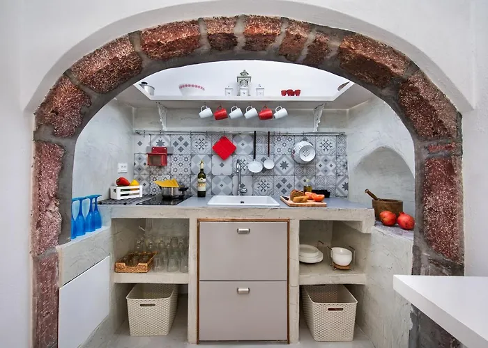 Villa Everblue Cave House By Thireon