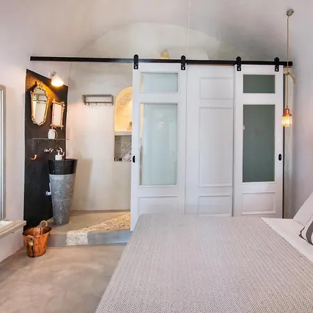 Everblue Cave House By Thireon Villa *