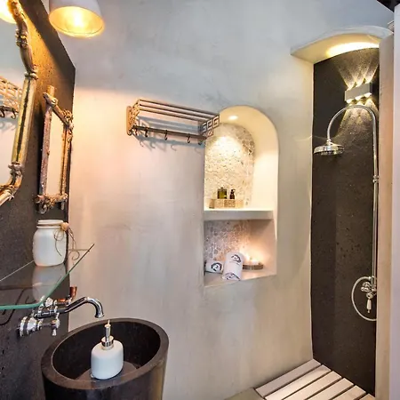 Everblue Cave House By Thireon Villa