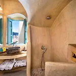 Willa Everblue Cave House By Thireon
